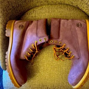 Beautiful purple, rarely seen, Men’s Timberland boots!